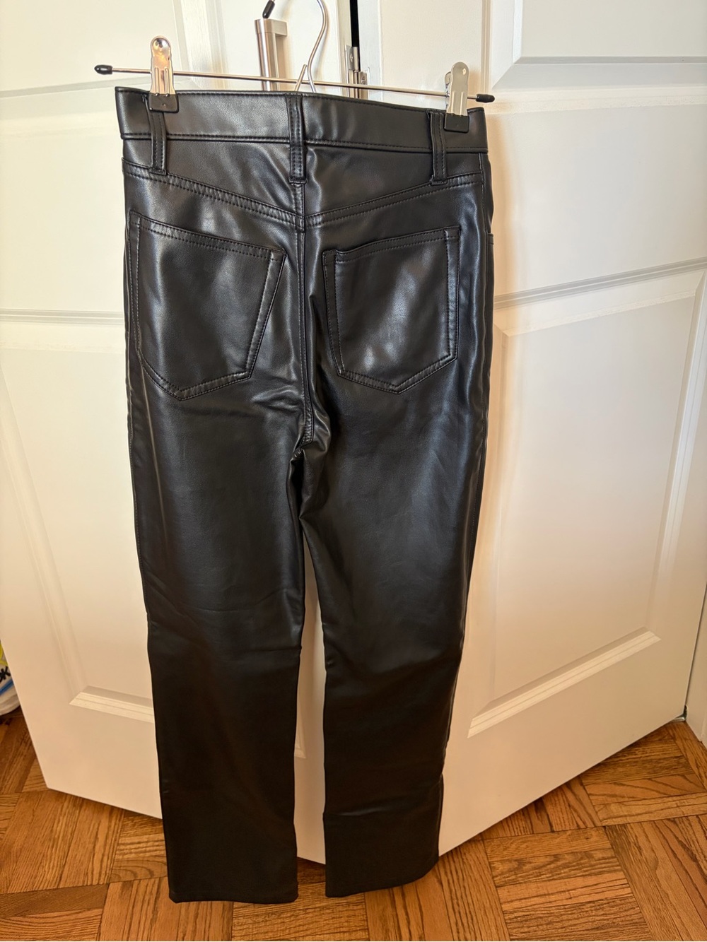 Abercrombie Women’s 00 short/24 Black Faux Leather Straight-Leg Jeans - Picture 2 of 6